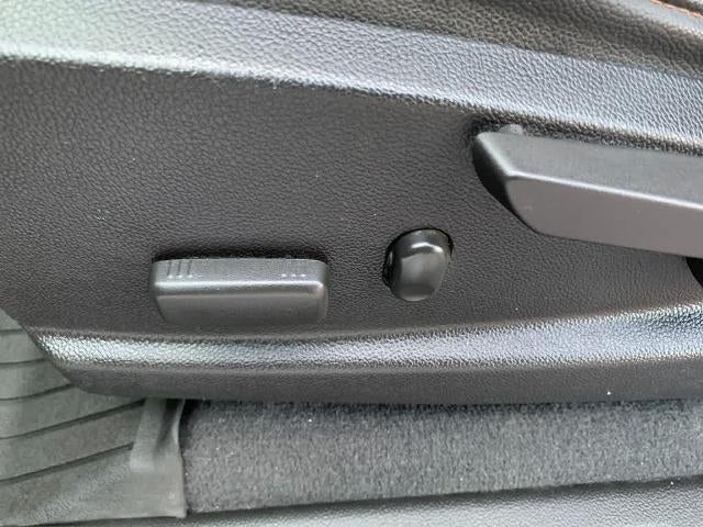 2021 GMC Canyon Crew Cab Short Box 4-Wheel Drive AT4 w/Cloth