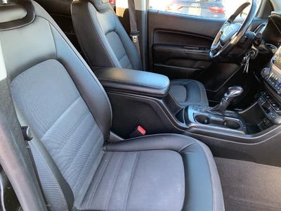 2022 GMC Canyon Crew Cab Short Box 4-Wheel Drive AT4 w/Cloth