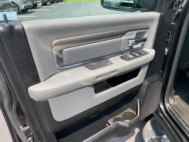 2016 RAM 1500 4WD Crew Cab 5.7 Ft Box Big Horn