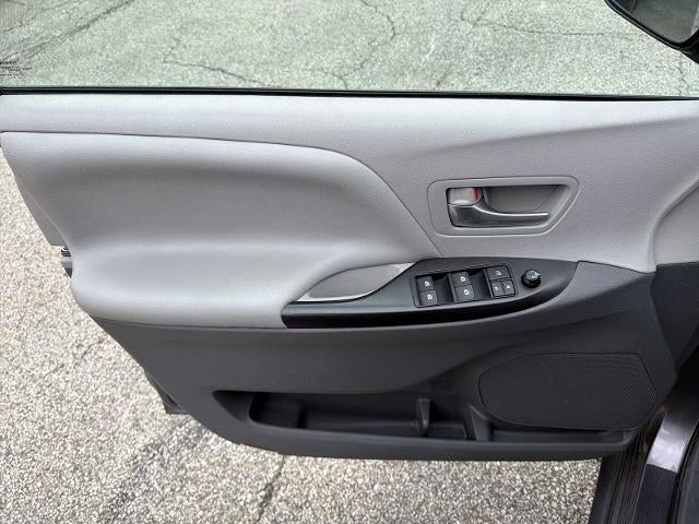 2015 Toyota Sienna 5dr 8-Pass Van LE FWD (Natl)