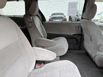 2015 Toyota Sienna 5dr 8-Pass Van LE FWD (Natl)