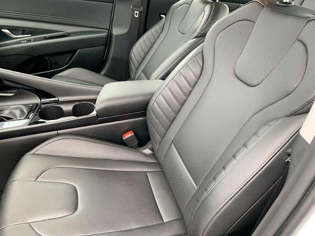 2025 Hyundai Elantra Limited IVT