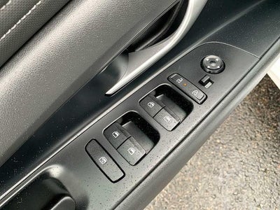 2025 Hyundai Elantra Limited IVT