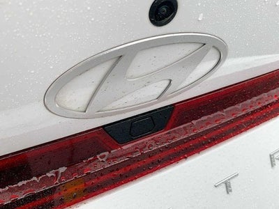 2025 Hyundai Elantra Limited IVT