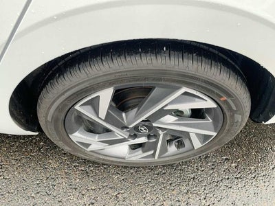 2025 Hyundai Elantra Limited IVT
