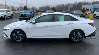 2025 Hyundai Elantra Limited IVT