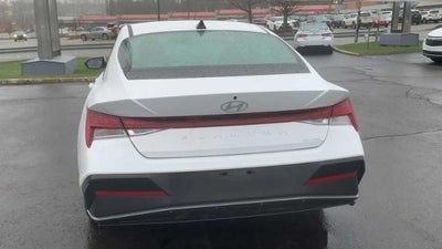 2025 Hyundai Elantra Limited IVT
