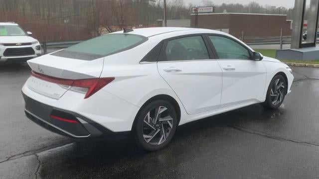 2025 Hyundai Elantra Limited IVT