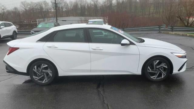 2025 Hyundai Elantra Limited IVT